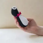 bonjibon-Satisfyer-Penguin-Air-Pulse-Stimulator-01_4a1bd989-af1e-4012-9a29-e22d12d33ee8_900x900_crop_center